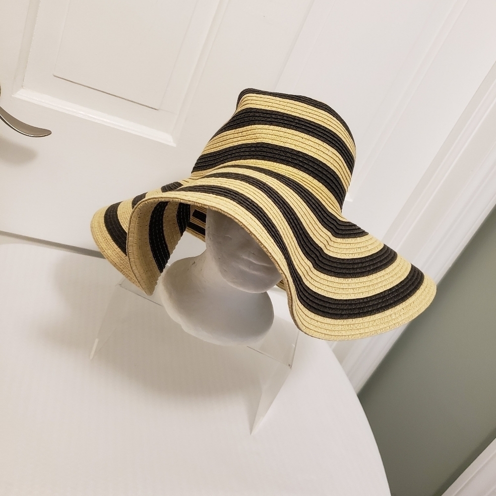 J. Crew Floppy Sun Hat, 100% Paper Straw, Resortwear, Beachwear Poolside Stylish